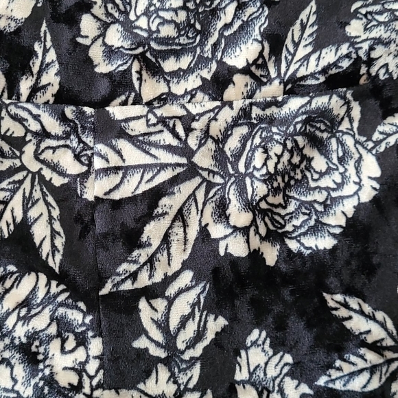 Velvet Flare Pants - Picture 5 of 6